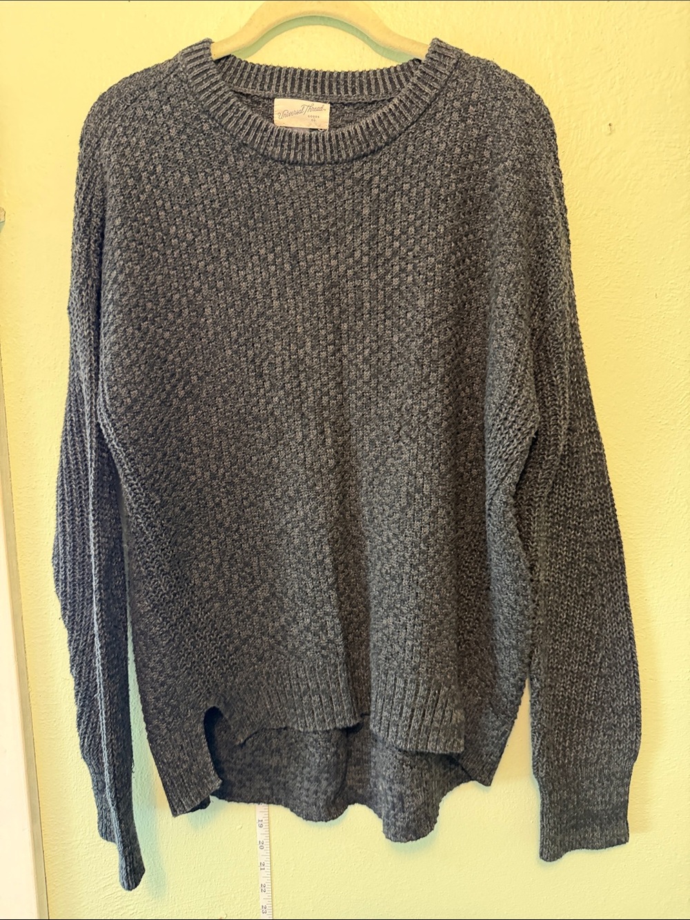 Universal Threads Crewneck Textured Sweater in Charcoal Gray